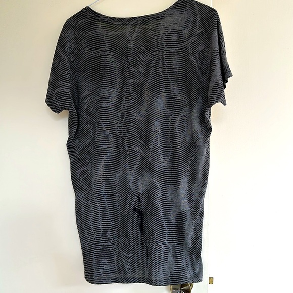 Nike DRI-FIT loose fitting activewear top S/M - Picture 3 of 5